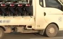 Hà Nội: Truy tìm xe tải đi ngược chiều ở đường trên cao
