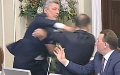 Hai nghị sĩ Ukraine ẩu đả dữ dội ngay giữa Quốc hội