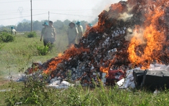Tiếp tục thiêu hủy gần 63.000 gói thuốc lá lậu