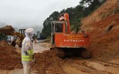 Đèo Sông Pha bị sạt lở nghiêm trọng do mưa lũ