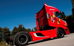 Cận cảnh xe tải đội lốt “siêu ngựa” Ferrari giá 2,6 tỷ đồng