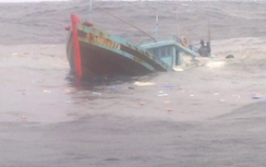 Cứu 9 thuyền viên gặp nạn trên biển Bình Thuận