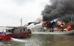 Cháy hai tàu đánh cá công suất lớn ở Kiên Giang