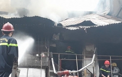 Video: Hiện trường vụ cháy nhà trên phố Bát Đàn, Hà Nội