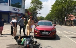 Vượt đèn đỏ, người phụ nữ lao vào ô tô bị thương
