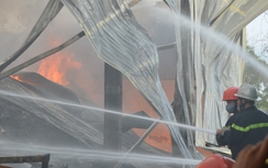 TP.HCM: Cháy lớn tại vựa phế liệu, không có thương vong