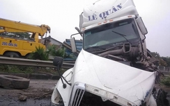 Xe container húc xe chở công nhân Samsung: 5 nạn nhân bị thương nhẹ