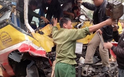 Video giải cứu xe buýt, xe tải đâm nhau tại Thái Nguyên