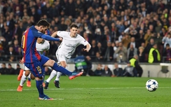 Tin bóng đá sáng 9/3: Messi cân bằng thành tích “ăn pen” với Ronaldo