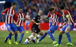 Kết quả Atletico vs Leverkusen: Trọc đầu hay có tóc, Chicharito vẫn… vô hại
