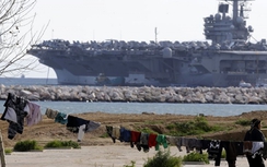 20 tàu chiến Iran vây ráp tàu sân bay Mỹ