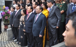 Nguyên Thủ tướng Nguyễn Tấn Dũng dâng hương các Vua Hùng