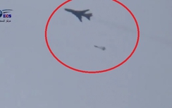 Cảnh khủng bố Al-Qaeda hứng chịu bom dù từ máy bay Syria