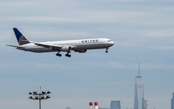 Khách đặt vé tới Paris, United Airlines chở nhầm sang Mỹ