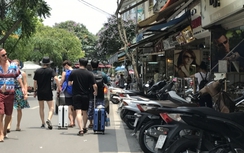 Vỉa hè Hà Nội sau hơn 2 tháng: Nhiều chỗ vừa "đòi" lại "mất"
