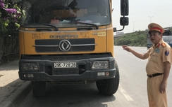 Hà Nội: CSGT hoá trang ghi hình, xử phạt xe tải vi phạm