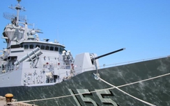 Tàu chiến Hải quân Australia cập cảng Đà Nẵng