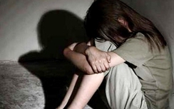 Khởi tố nhóm thanh niên cưỡng hiếp thiếu nữ 13 tuổi trong nhà nghỉ