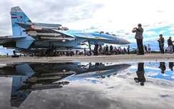 Tiêm kích Su-27 của Nga vừa chặn máy bay B-52 của Mỹ
