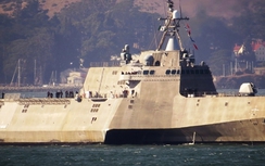 Chiến hạm USS Coronado của Mỹ ghé cảng Cam Ranh