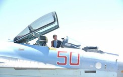 VIDEO: Tổng thống Assad bất ngờ đến căn cứ Hmeymim, ngồi Su-35 của Nga