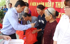 Trao tặng hơn 100 suất quà cho gia đình chính sách tại Quảng Trị