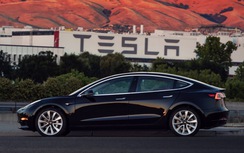 Tesla Model 3 - chiếc xe chạy hoàn toàn bằng điện đã có chủ