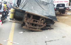Xe rác lọt “hố tử thần” ở trung tâm TP.HCM