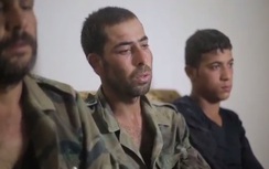 VIDEO: IS tung clip đánh phòng tuyến, bắt sống 3 binh sỹ Syria