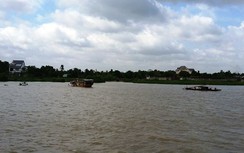 Sà lan cát đâm ghe gỗ, 2 người mất tích trên sông Sài Gòn
