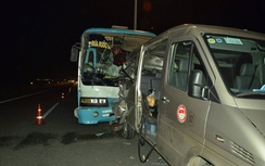 Tin mới vụ xe khách đụng ôtô 16 chỗ trên cao tốc Trung Lương