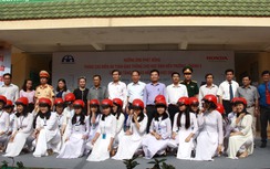 Đắk Nông: Tặng 1.300 MBH và tuyên truyền ATGT cho học sinh THPT