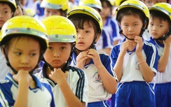 Gia Lai: Trao 1.300 mũ bảo hiểm cho học sinh tiểu học