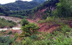 Sạt lở 200.000 m3 đất chia cắt xã miền núi Thanh Hoá