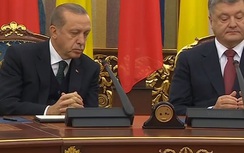 Video: Tổng thống Erdogan ngáp ngủ khi hội đàm với ông Poroshenko