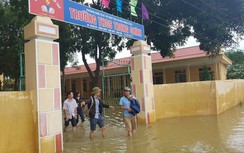 Thanh Hóa: Nhiều trường vẫn cho học sinh nghỉ học vì ngập lũ