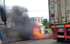 Tai nạn liên hoàn trên đường Hồ Chí Minh, xe tải cháy rụi