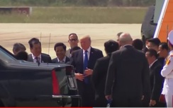 Video: Cận cảnh trước lúc ông Trump vào xe chuyên dụng ở Đà Nẵng