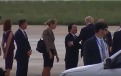 Video: Bộ trưởng Nhạ tiễn ông Trump lên máy bay ra Hà Nội