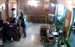 Video: Đôi nam nữ vào quán cà phê dàn cảnh trộm điện thoại