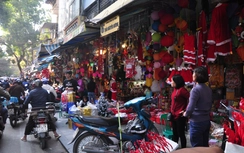 Phố phường Hà Nội tấp nập rực rỡ sắc màu đón Giáng sinh