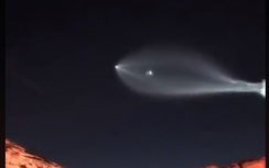 Video: Dân Mỹ ngạc nhiên với cảnh phóng tàu SpaceX tối 22/12