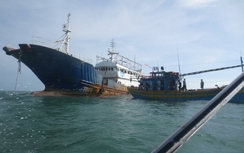 Bán đấu giá “con tàu ma” trôi tự do vào biển Bình Thuận