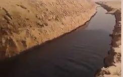 Video: Sốc với cảnh IS khai thác dầu thô để bán lậu