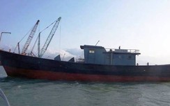 Ngư dân Huế phát hiện chiếc “tàu ma” trôi dạt trên biển