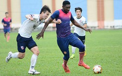 Vụ tranh chấp cầu thủ kỳ lạ ở V-League