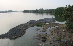 Cận cảnh sông Đồng Nai đang bị san lấp