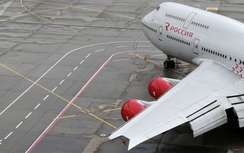 Máy bay Nga nghiến chân nhân viên sân bay ở Anh