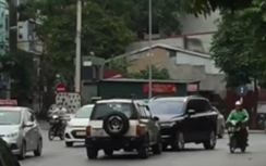 CSGT truy ôtô "thi gan" đối đầu giữa phố Hà Nội để phạt nguội