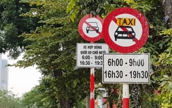 Hà Nội không gỡ biển cấm taxi trên 11 tuyến phố